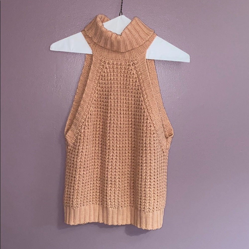 Sleeveless turtleneck